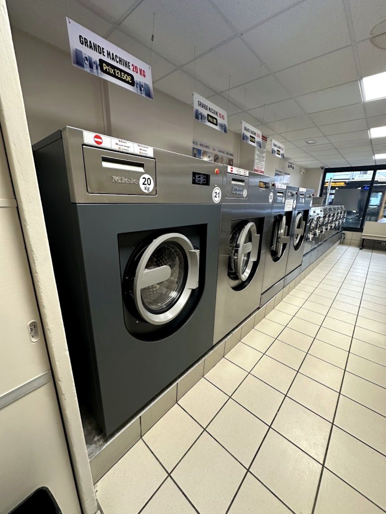Machine à laver Miele 20 kg de la laverie Lavomatic